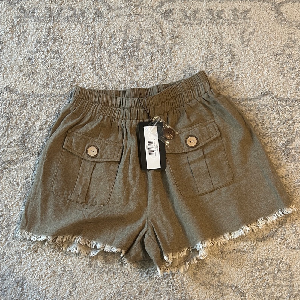 NWT Stylish Olive Tan Women's Shorts Frayed Edges Pockets Sz Small Fall